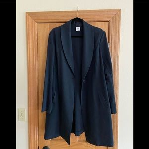 Beautiful Cabi harbor button jacket knit w/belt